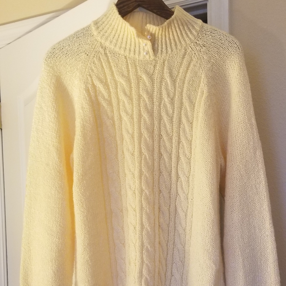🖤 Pearl Collar Cream Sweater